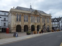 Call for councillors to fill vacant seats on town council