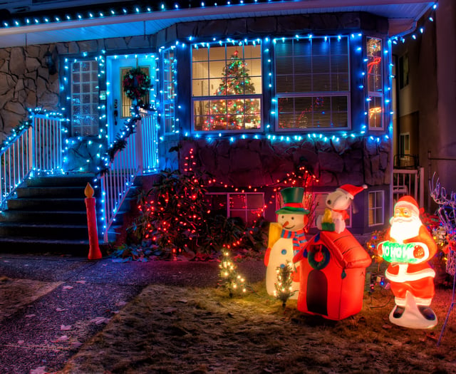 Over the top decorations may scupper Christmas house sale