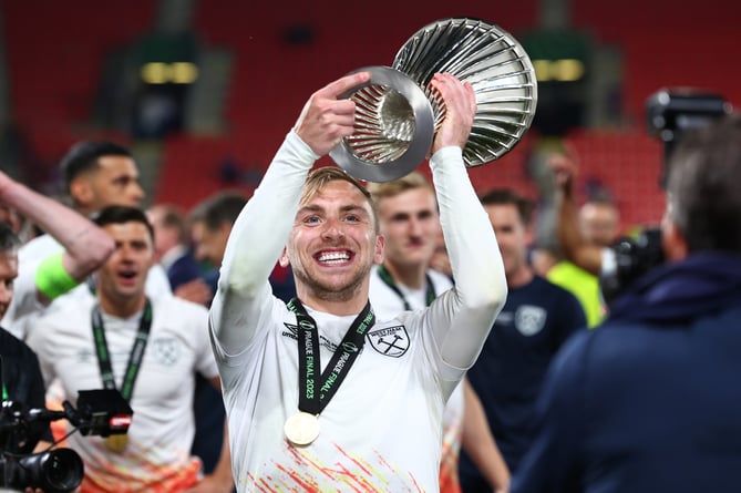 Jarrod Bowen of West Ham United celebrate after winning Europa Conference League with the Trophy 