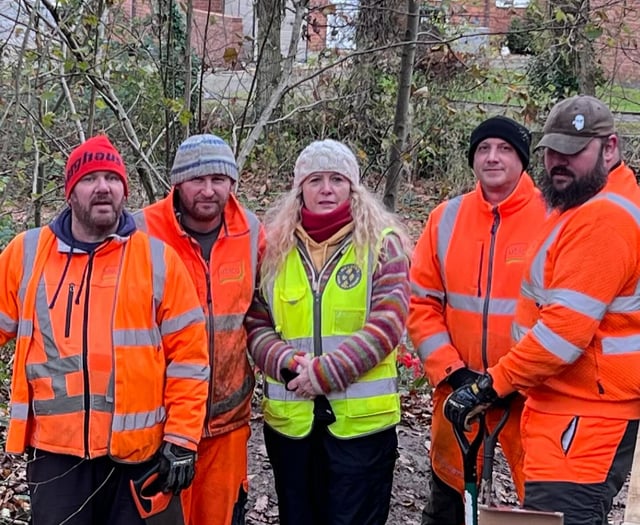 Volunteers brave cold to make Forest town footpath safer for women and girls 