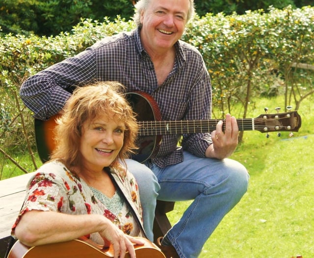 International duo in concert at folk club