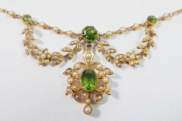 Peridot & Pearl Necklace.