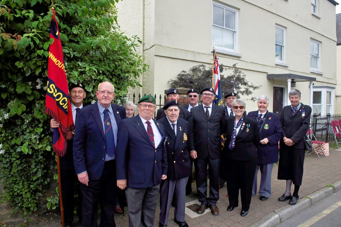 Former servicemen gather to pay their respects