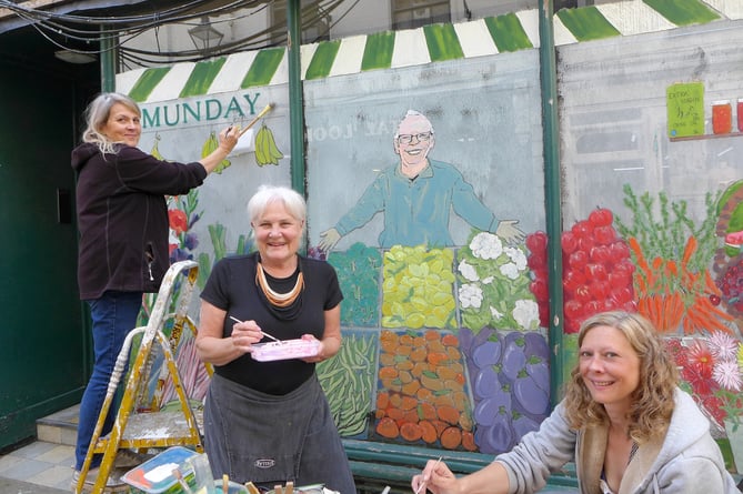 Artists at work in Church Street: (L to R) Gill,  Helen  and Laura