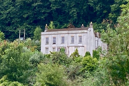 Showman loses bid for bungalow beside listed former hotel