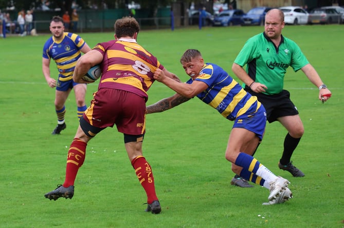 Ollie Scriven gets to grips with Rob Dudley-Jones