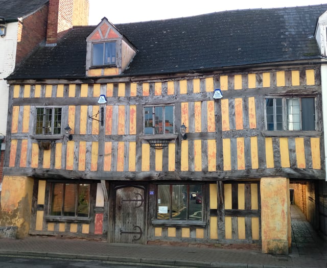 Tudor town centre building fails to attract bids