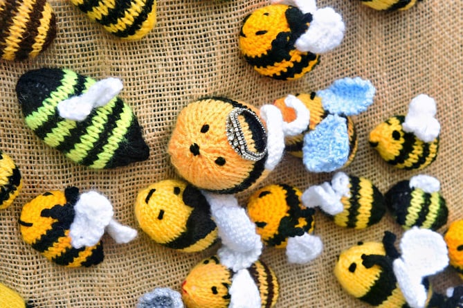 The knitted bees